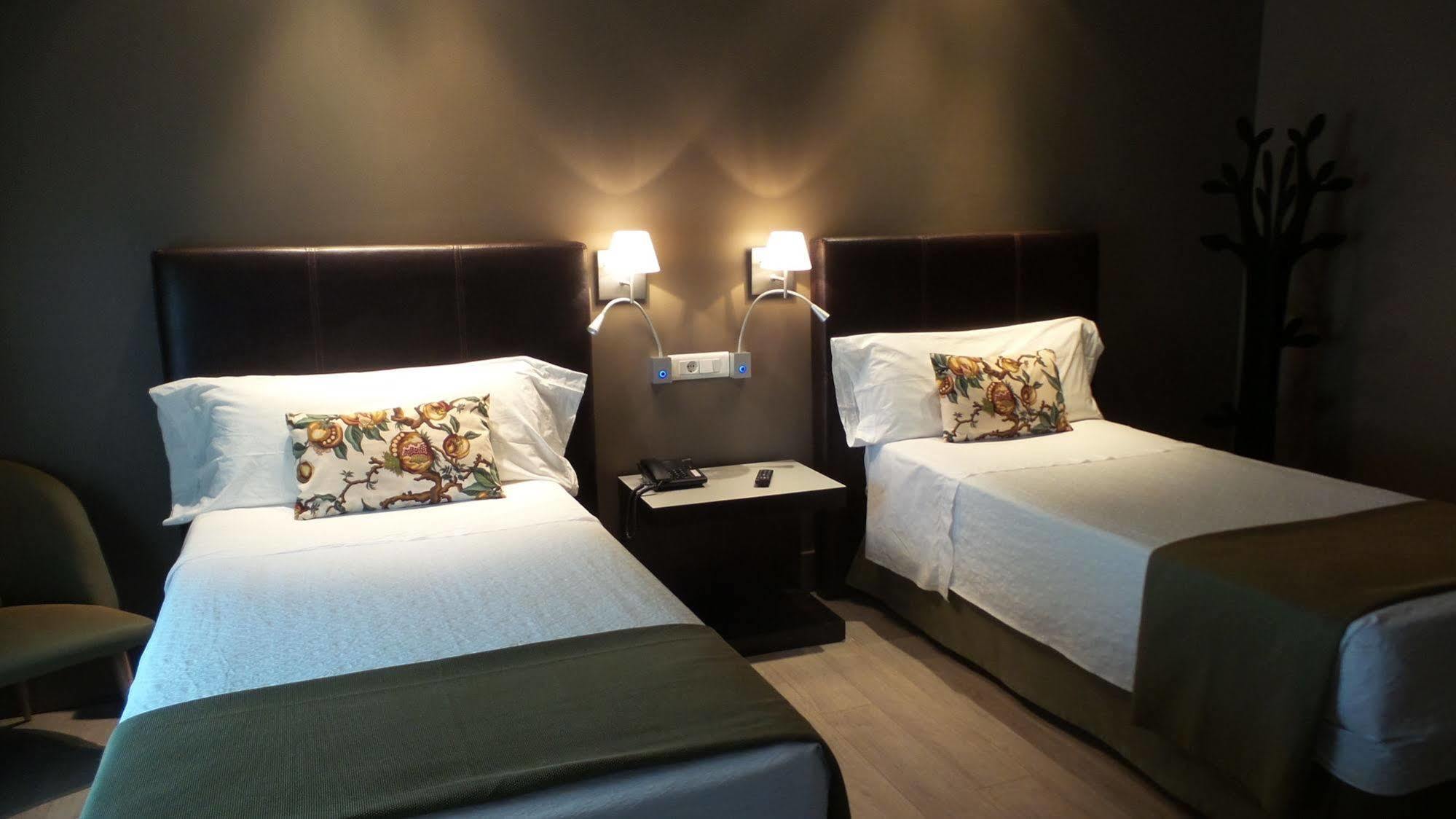 Hotel Moderno Puerta Del Sol Madrid Buitenkant foto